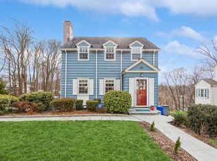 24 Iroquois Rd, Ossining, NY 10562