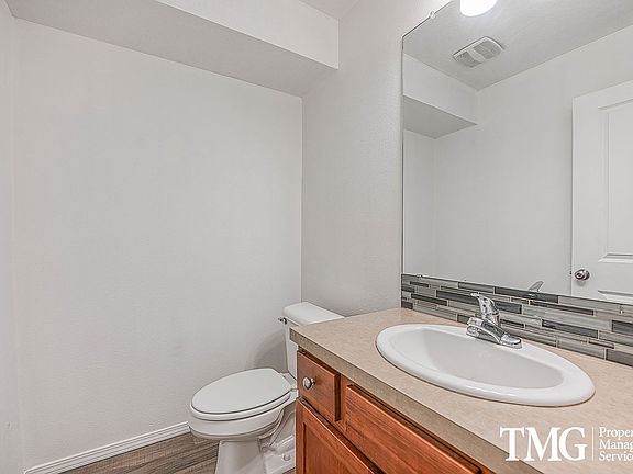 5th image of 12140-12156 SE Bush St #12144