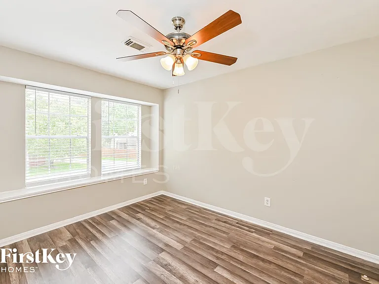 2614 Spring Bend Dr — Photo 12