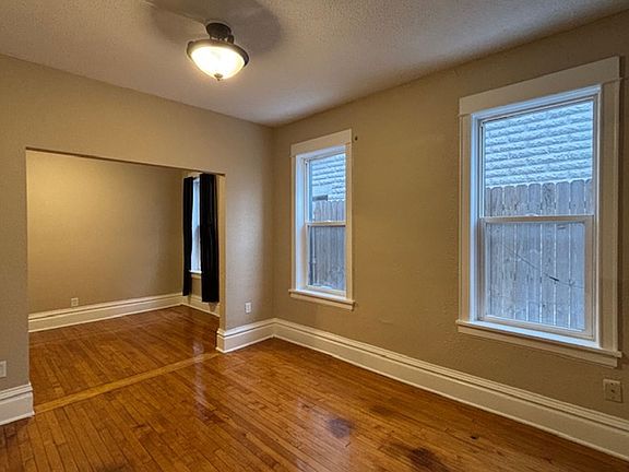 5th image of 511 Minnehaha Ave E APT 1