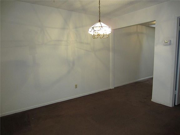 4th image of 14 Crossroads Dr