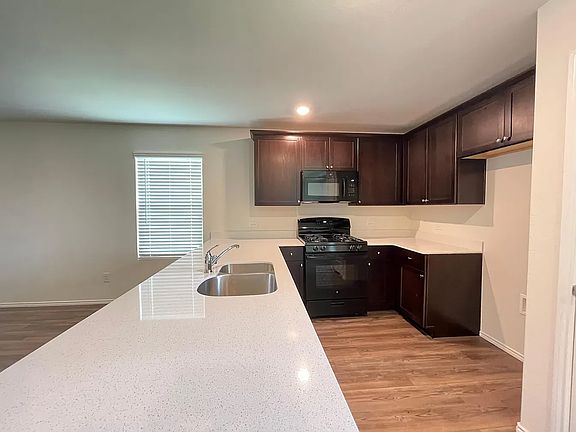 3rd image of 1204 Lady Bird St