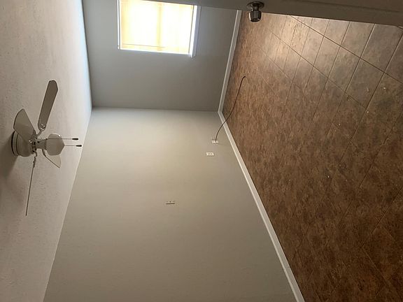 3rd image of 3711 N Everglade Ave