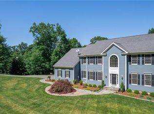 6 Meridian Ridge Dr, Newtown, CT 06470