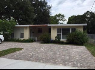 35 SW 8th St, Hallandale Beach, FL 33009