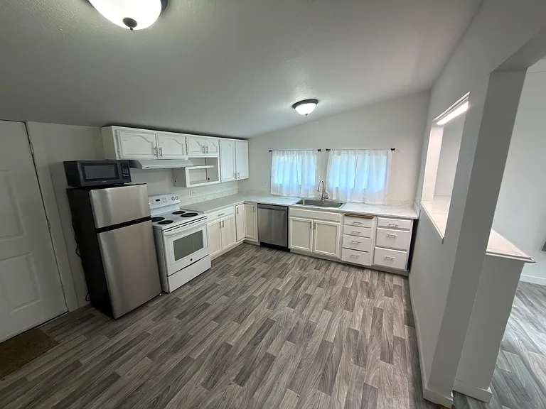 1610 N Walnut St — Photo 2
