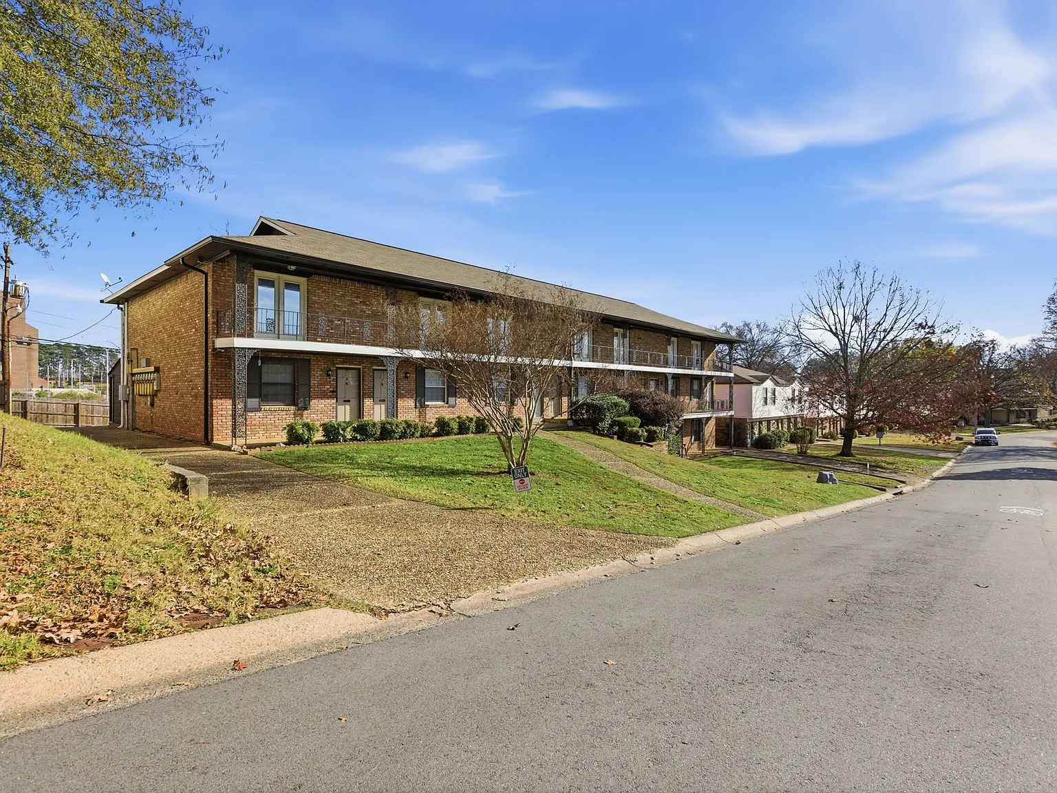 2 bed, 1.5 bath, 1100 sqft, $1,500 — Photo 3