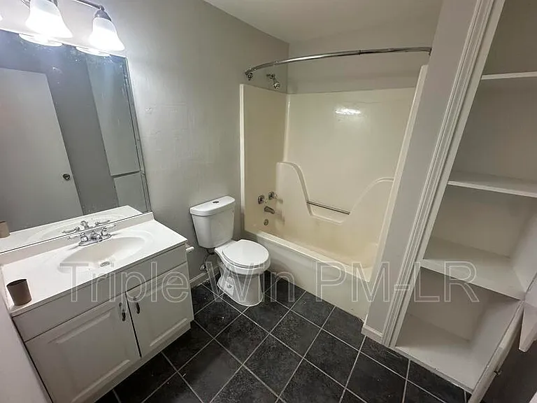 5900 Foxboro Dr — Photo 22