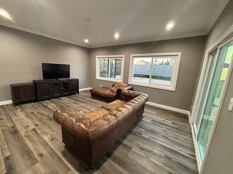 5444 Howard St — Photo 15