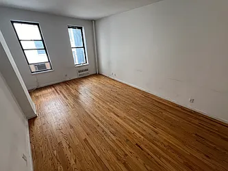 Rented by R New York