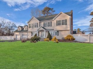 1 Rhode Island St, Coram, NY 11727