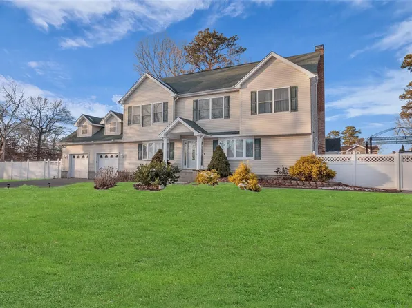 1 Rhode Island Street, Coram, NY 11727