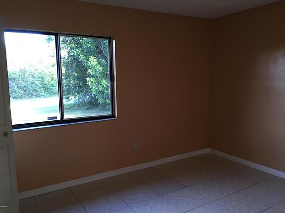 5th image of 990 Culpepper Ave SE