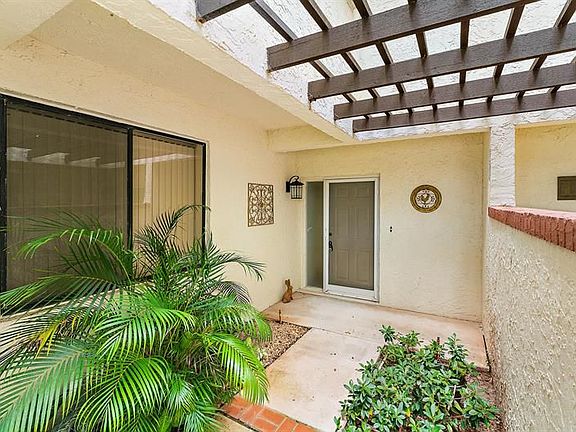 5th image of 404 Sea Oats Dr APT B