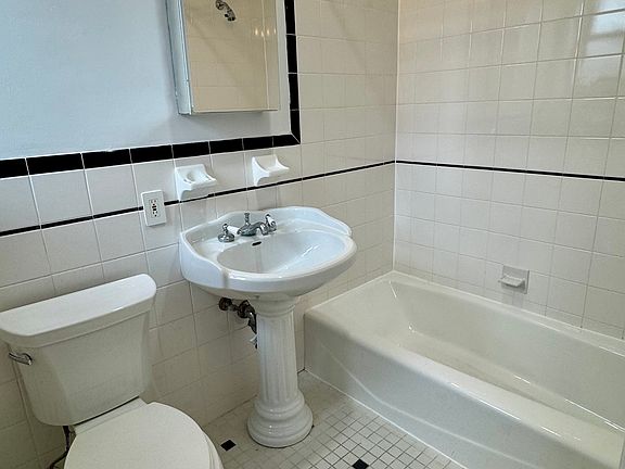 3rd image of 133 Hillside Pl Suite 2