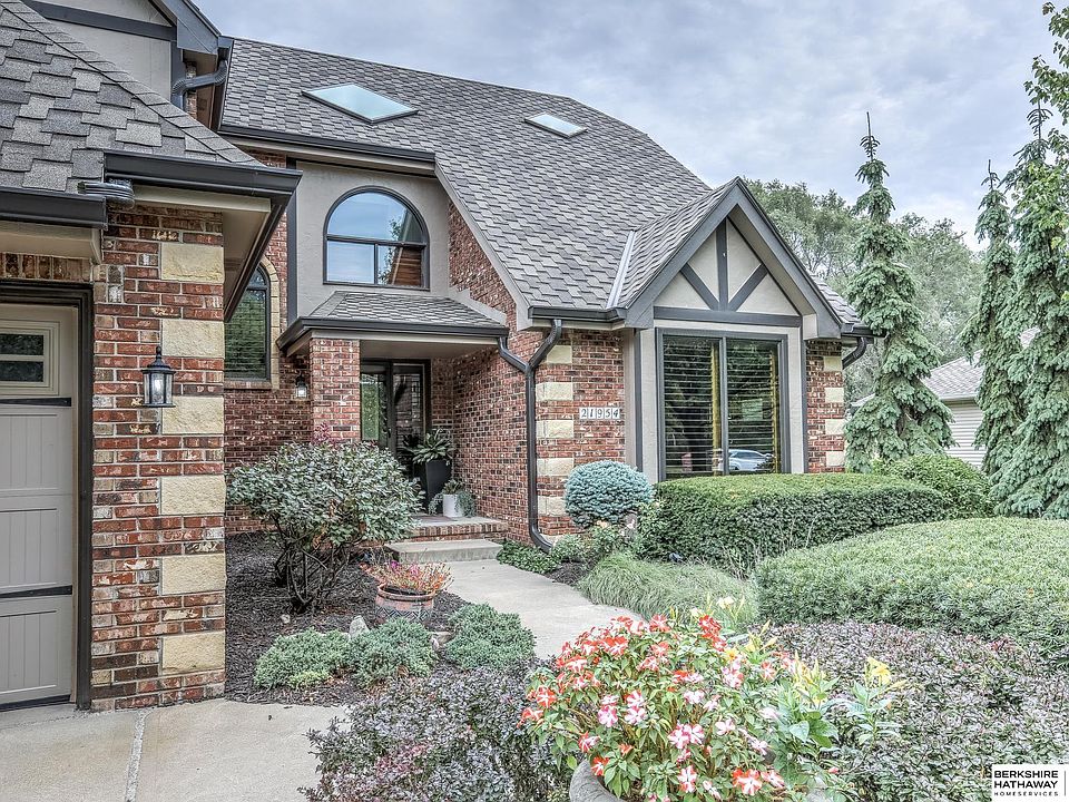 2nd image of 21954 Stanford Cir