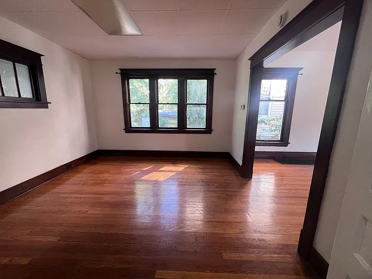 425 Fuller Ave SE — Photo 7