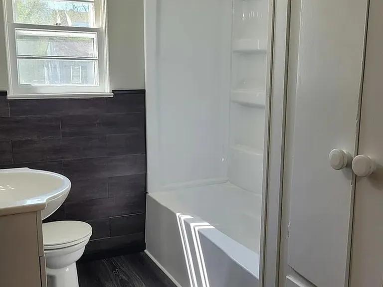 507 N 12th St — Photo 12