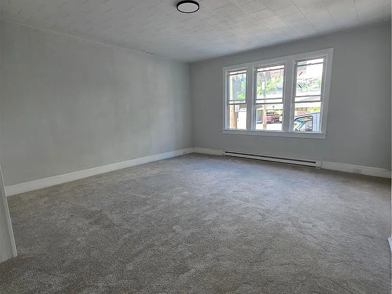 533 E Market St #1 — Photo 7