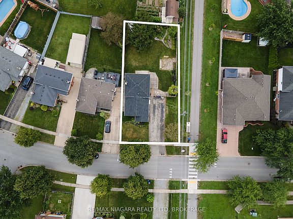 4th image of 4240 Brookdale Dr