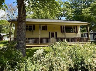 442 Forest Dr, Fontana, WI 53125