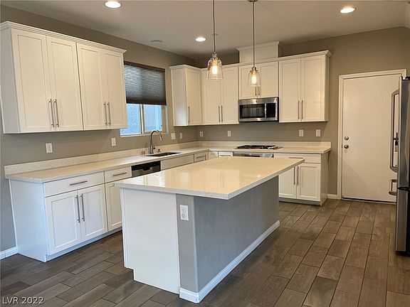 3rd image of 459 Barcarolle Ln