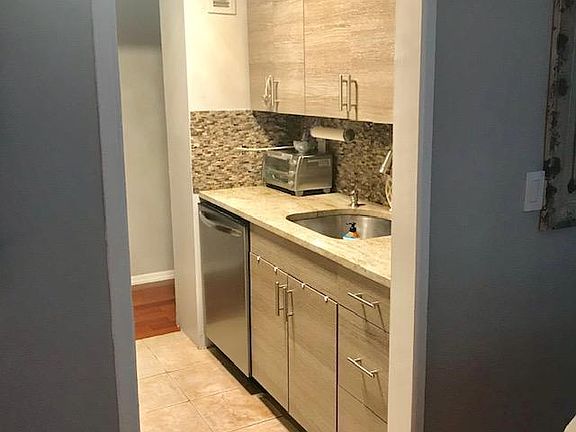 2nd image of 406 Maryland Ave #1B