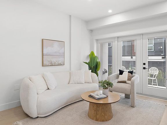 5th image of 2133 Pender St
