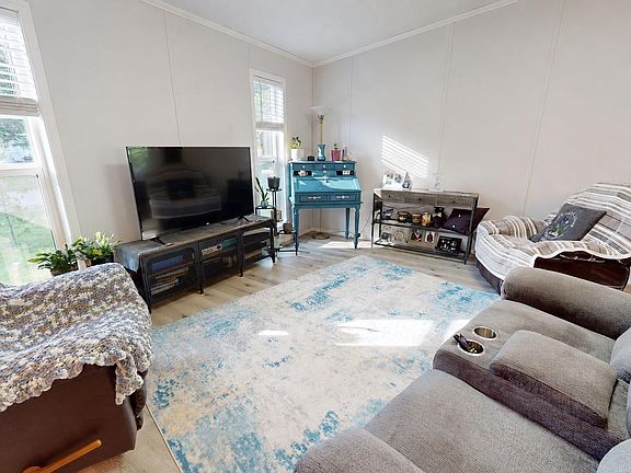 2nd image of 4707 52a St