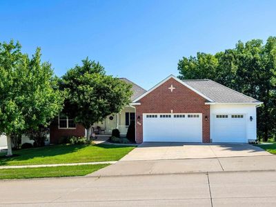 401 N 8th St, Le Claire, IA, 52753