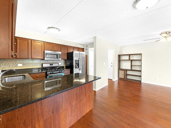 4th image of 4106 N Narragansett Ave APT 403
