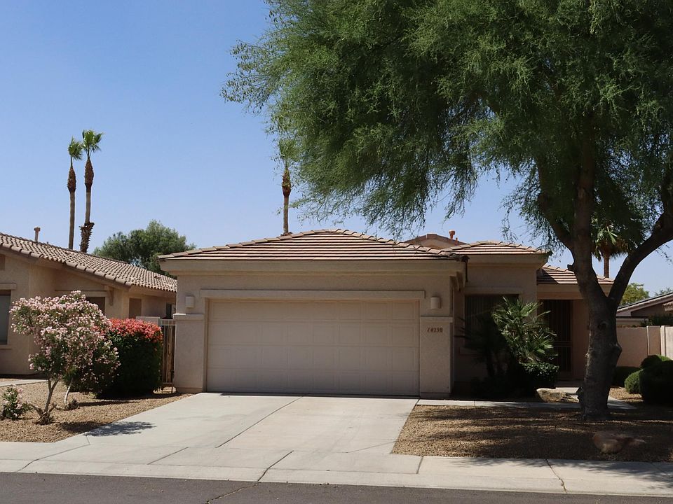 LOVELY 3 BEDROOM HOME IN PALM VALLEY!!