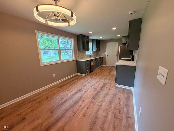 5th image of 239 Kirk Dr W