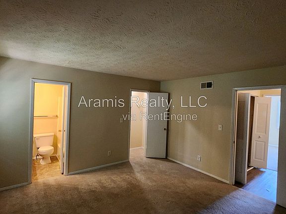5th image of 2320 Highpoint Rd #1