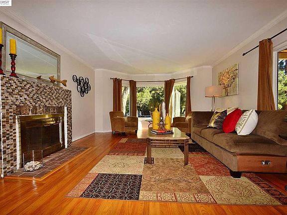 5th image of 21781 Tanglewood Dr