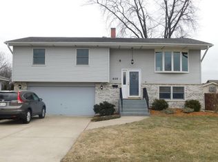 609 E Pine Pl, Griffith, IN 46319