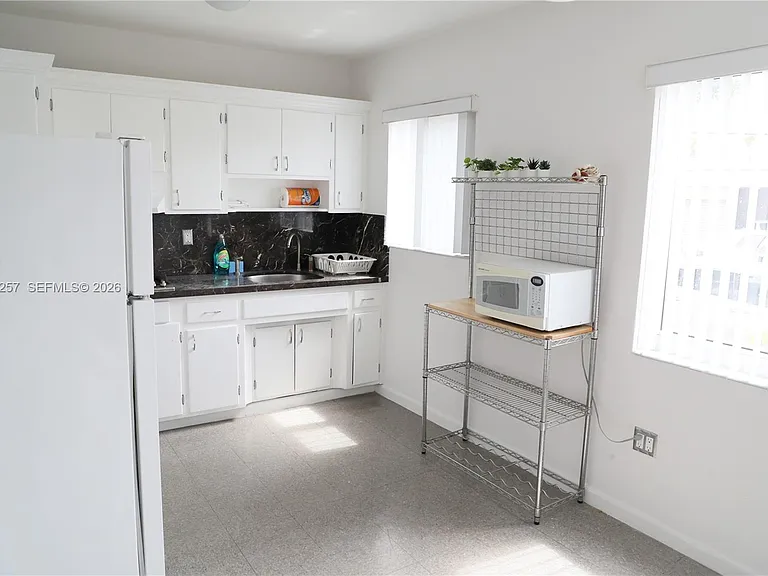 215 Antilla Ave #2 — Photo 8