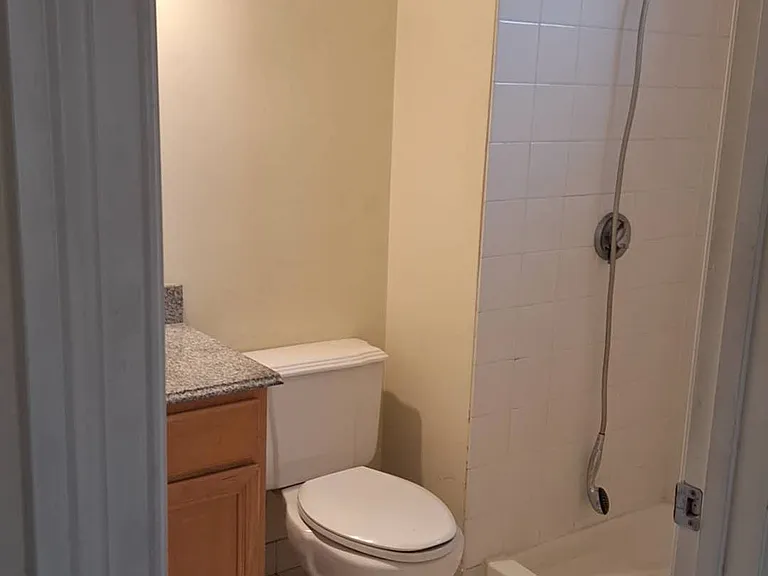 4048 Washington St #5 — Photo 7