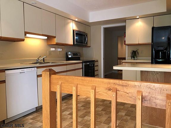 3rd image of 1716 Woodledge Cir
