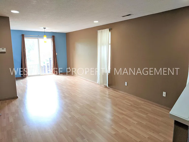 519 SW 207th Ave — Photo 6