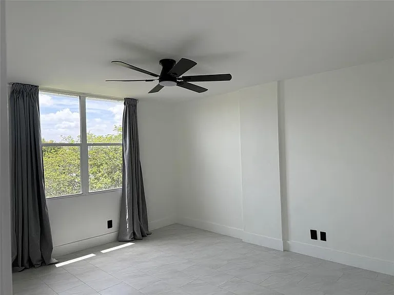 112 Royal Park Dr #4B — Photo 5