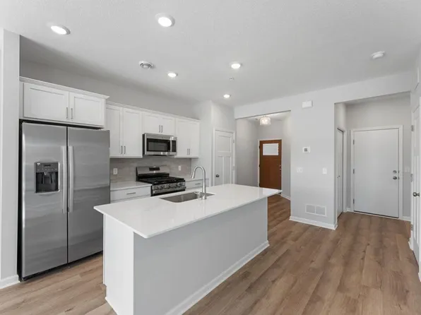 675 Tulare Ter, Newport, MN 55055
