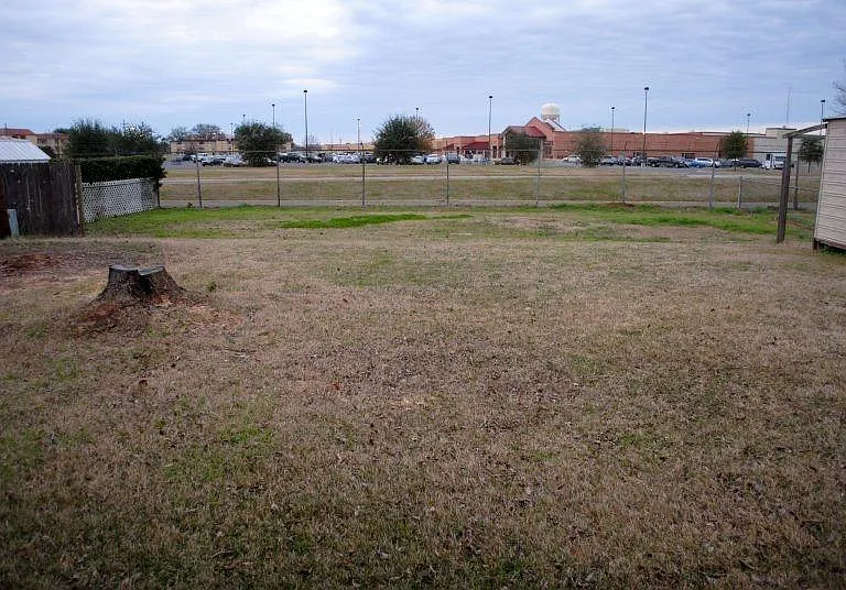 1519 Holiday Pl — Photo 24