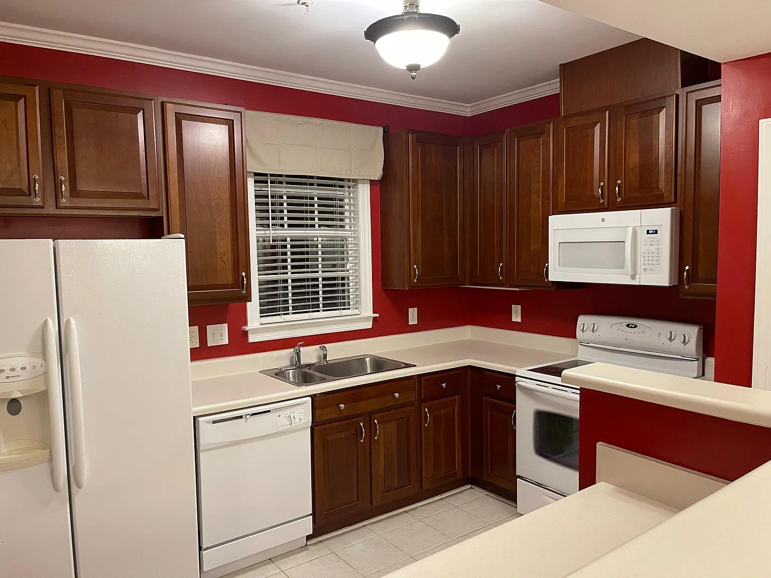 614 Ives Ct — Photo 3