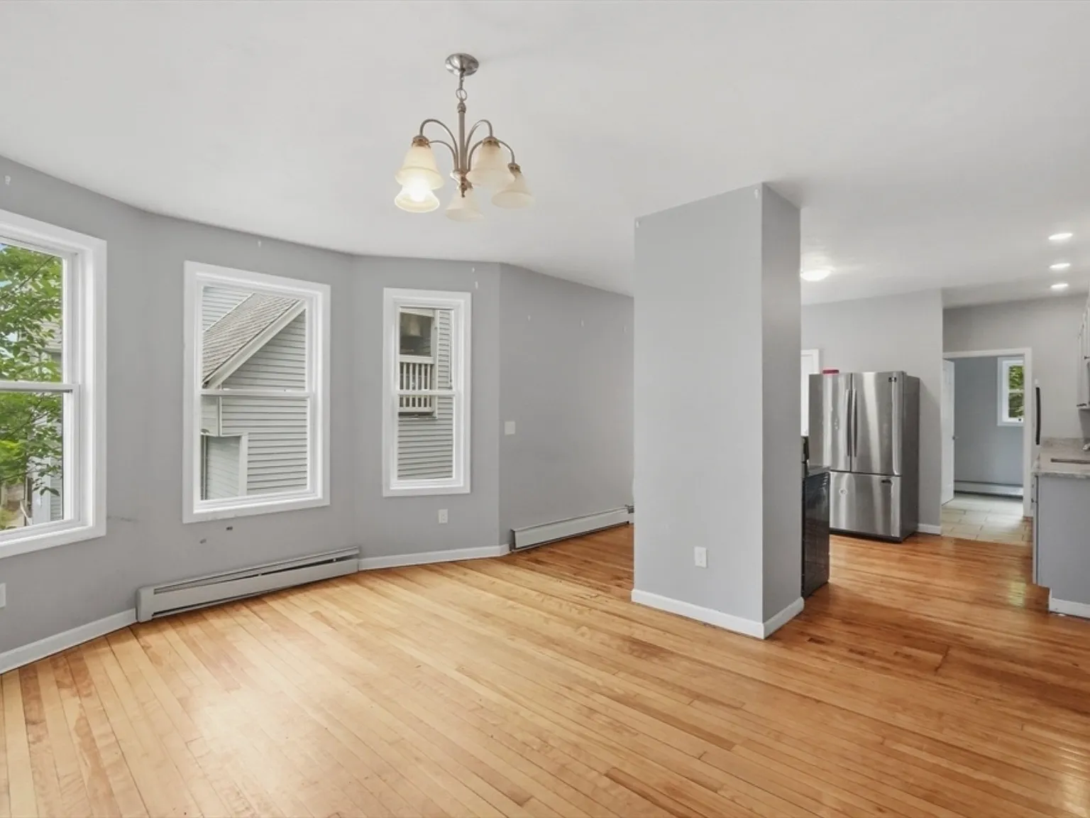 3 bed, 1.5 bath, 1100 sqft, $2,490 — Photo 3
