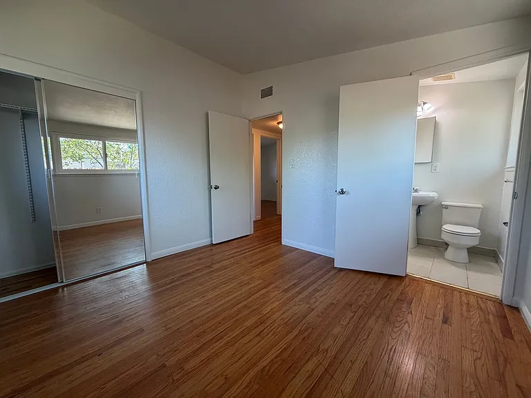 8945 Fashion Dr — Photo 21