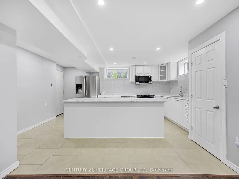 51 Burbank Cir #BASEMENT — Photo 2