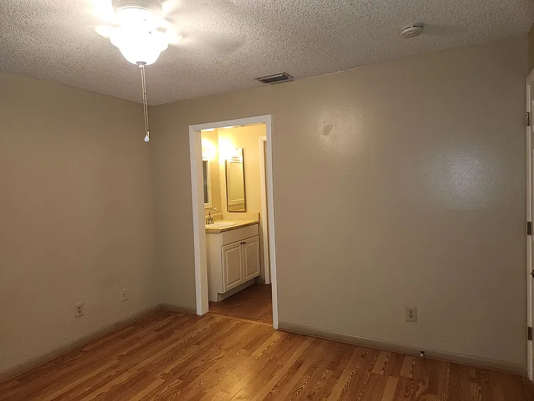 4608 SE 4th Pl #6 — Photo 9