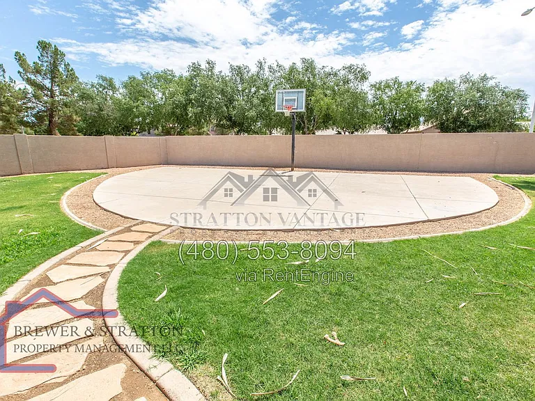 689 W Constitution Dr — Photo 38
