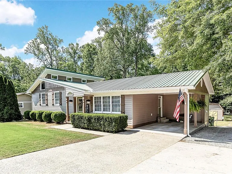 956 Pine Valley Rd — Photo 3